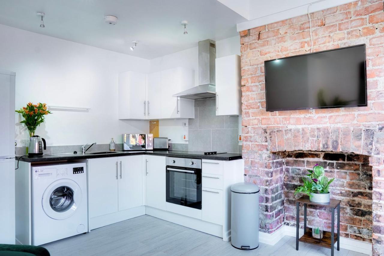 Modern 2 Bedroom Flat - 15 Minutes To Liverpool Birkenhead Esterno foto