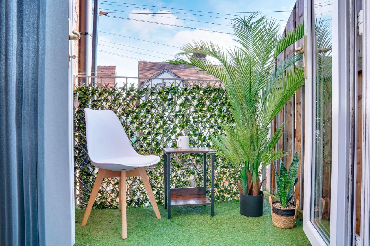 Modern 2 Bedroom Flat - 15 Minutes To Liverpool Birkenhead Esterno foto