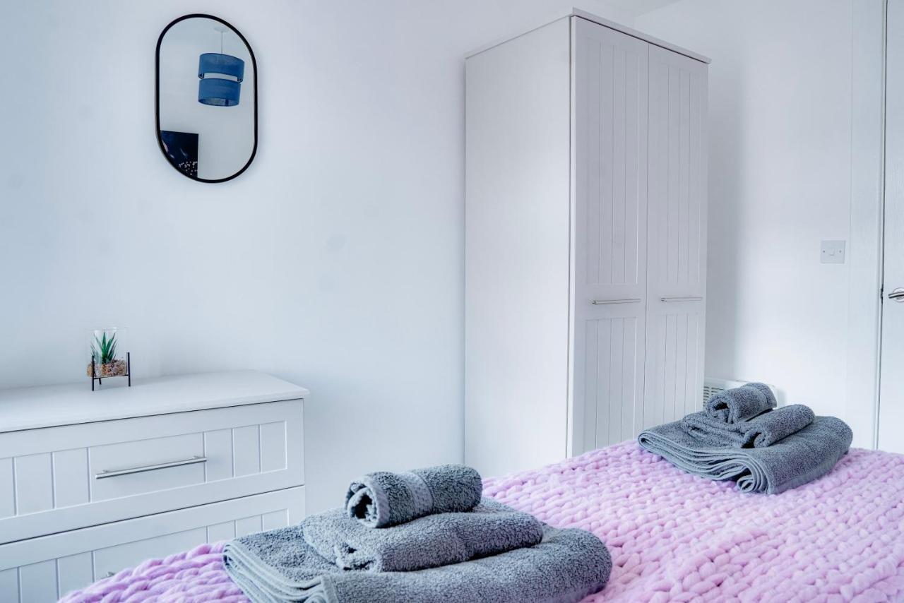 Modern 2 Bedroom Flat - 15 Minutes To Liverpool Birkenhead Esterno foto