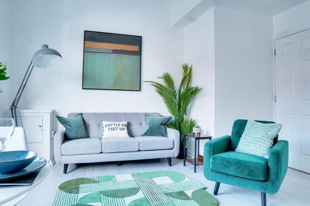 Modern 2 Bedroom Flat - 15 Minutes To Liverpool Birkenhead Esterno foto