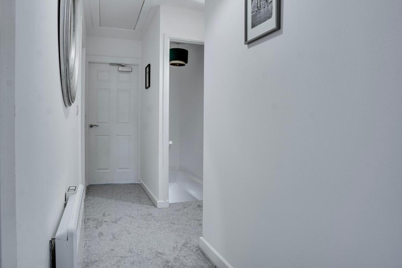 Modern 2 Bedroom Flat - 15 Minutes To Liverpool Birkenhead Esterno foto
